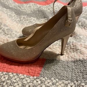 Size 8.5 gold metallic high heels